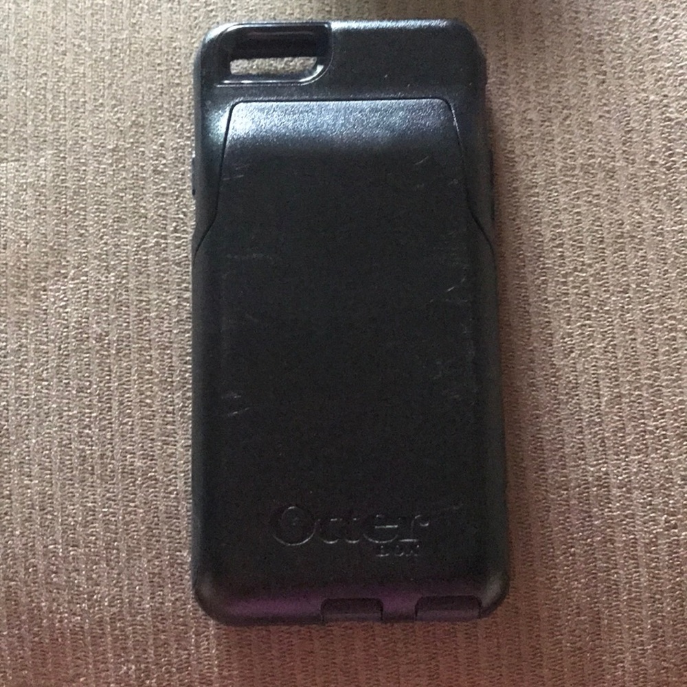 Black otter box for iPhone 6